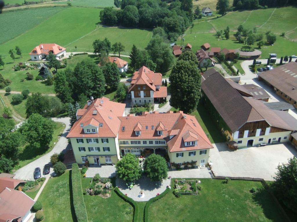 Hotel Dienstl Gut Launsdorf 외부 사진